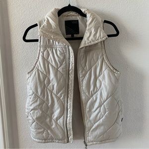 NWOT VANS cable patterned white cream puffer vest